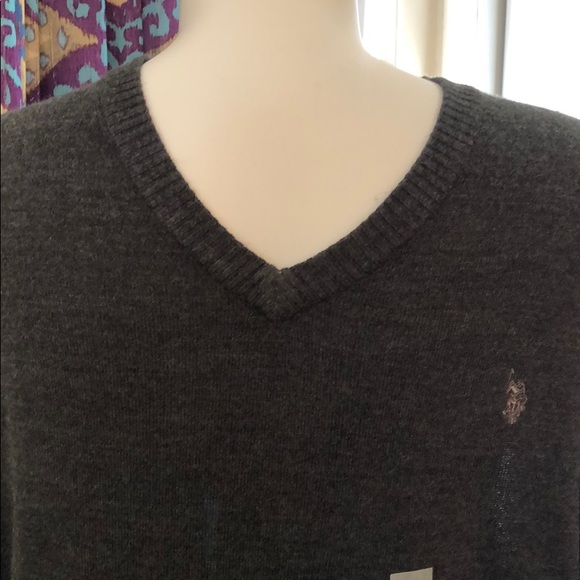 NWT Men’s Grey V-neck Sweater - Picture 3 of 5